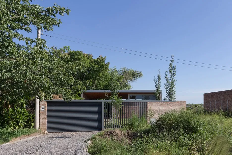 160422evsf0dtufkbcjwmb.webp.webp
