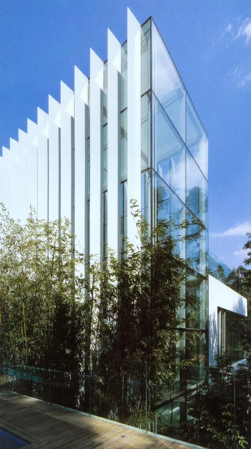 166200_4.webp.webp