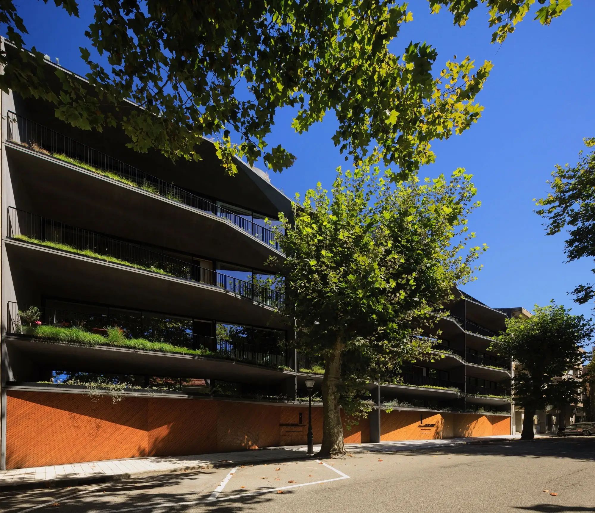 1032 Foz 住宅楼 dEMM Arquitectura_1179865_2.webp