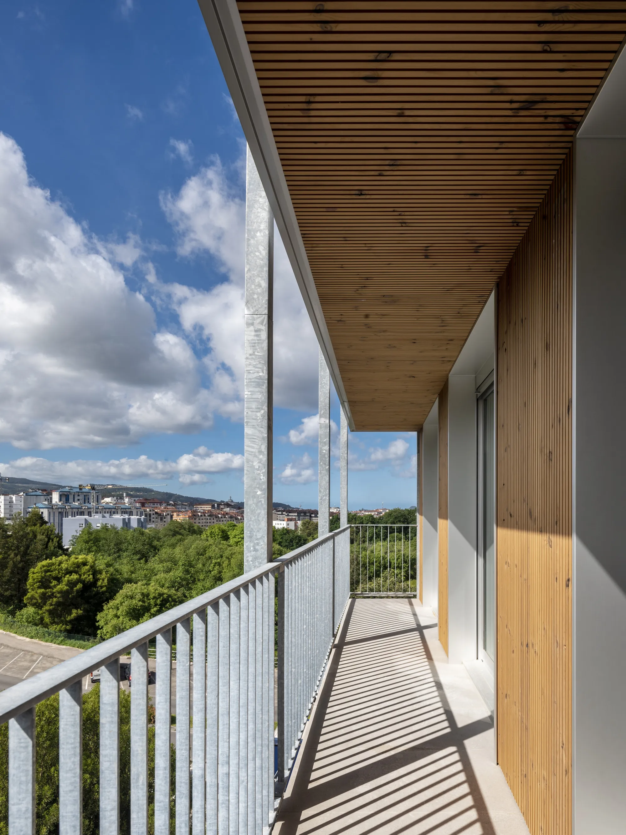 4栋建筑，74套公共推广住宅，位于庞特维德拉 Valdecorvos Díaz y Díaz Arquitectos_.webp