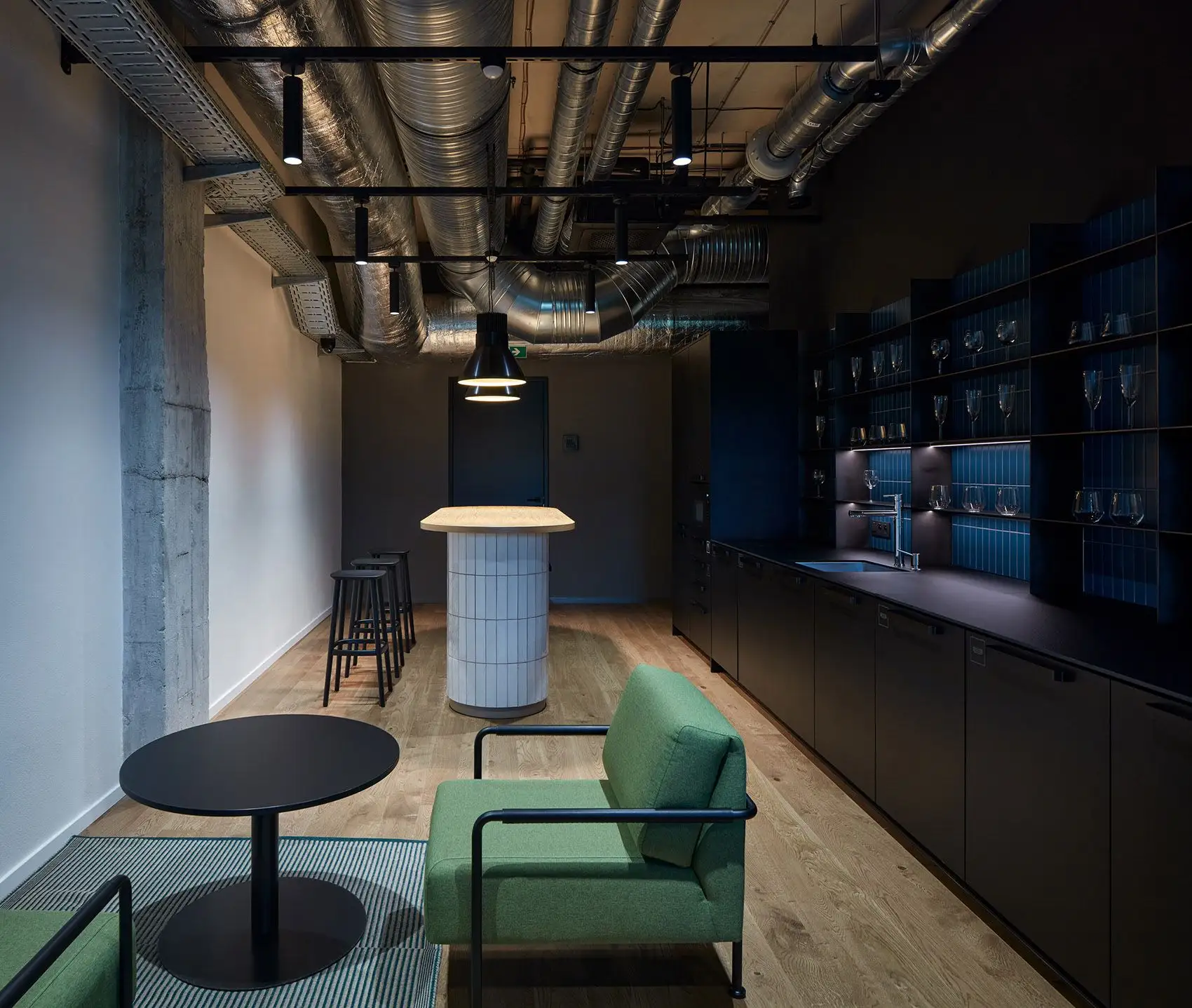 Base4Work共享办公空间，斯洛伐克 Studio Perspektiv_23.webp