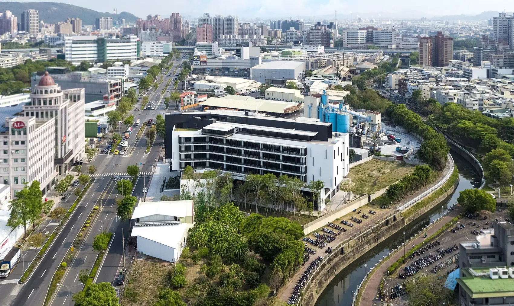 Biosphere - 现代生态办公楼，台湾 橙田建筑_02_2.webp
