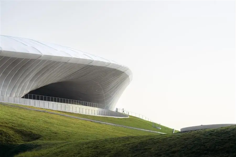 “消失的体育场”建成，马岩松 MAD全球覆土建筑群设计_9216_13.webp