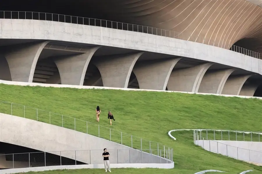 “消失的体育场”建成，马岩松 MAD全球覆土建筑群设计_9216_14.webp