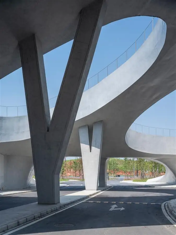“消失的体育场”建成，马岩松 MAD全球覆土建筑群设计_9216_18.webp