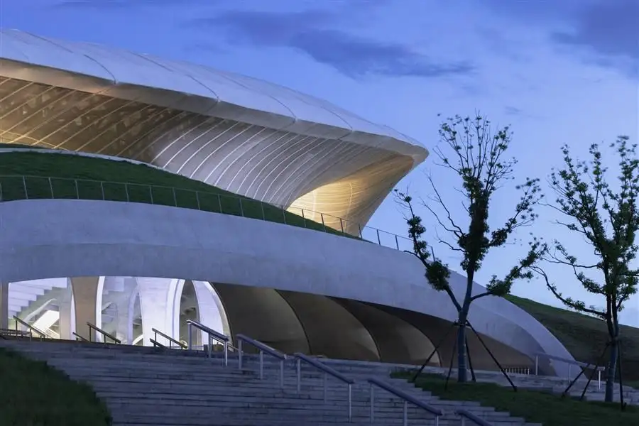 “消失的体育场”建成，马岩松 MAD全球覆土建筑群设计_9216_23.webp