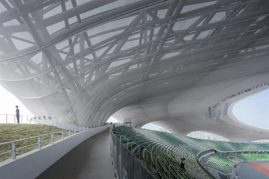 “消失的体育场”建成，马岩松 MAD全球覆土建筑群设计_9216_39.webp