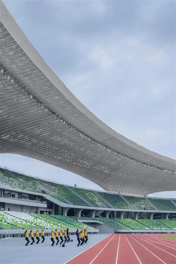 “消失的体育场”建成，马岩松 MAD全球覆土建筑群设计_9216_40.webp