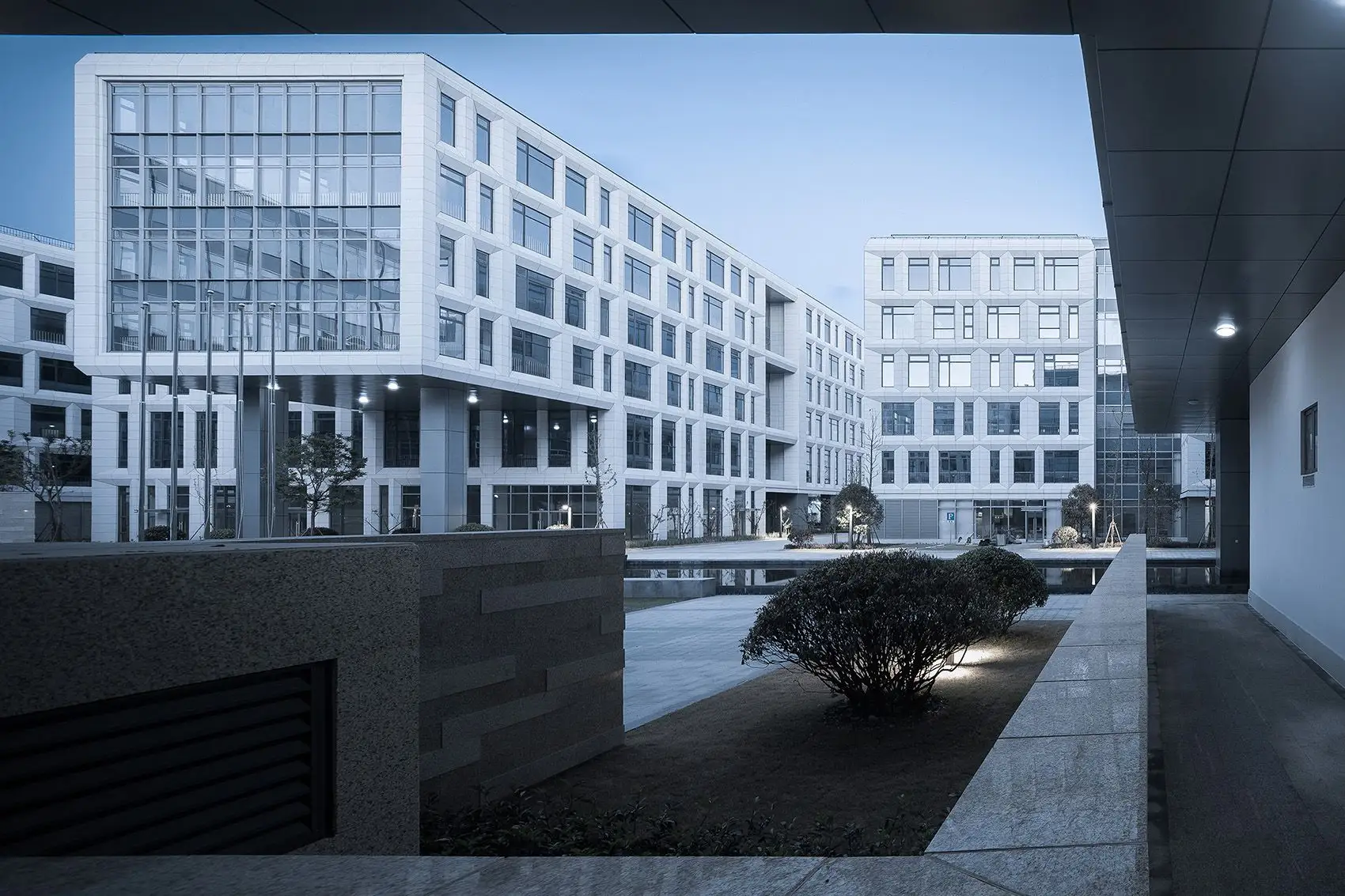 上海外高桥自贸壹号科技产业园 大形建筑规划设计有限公司_12.webp