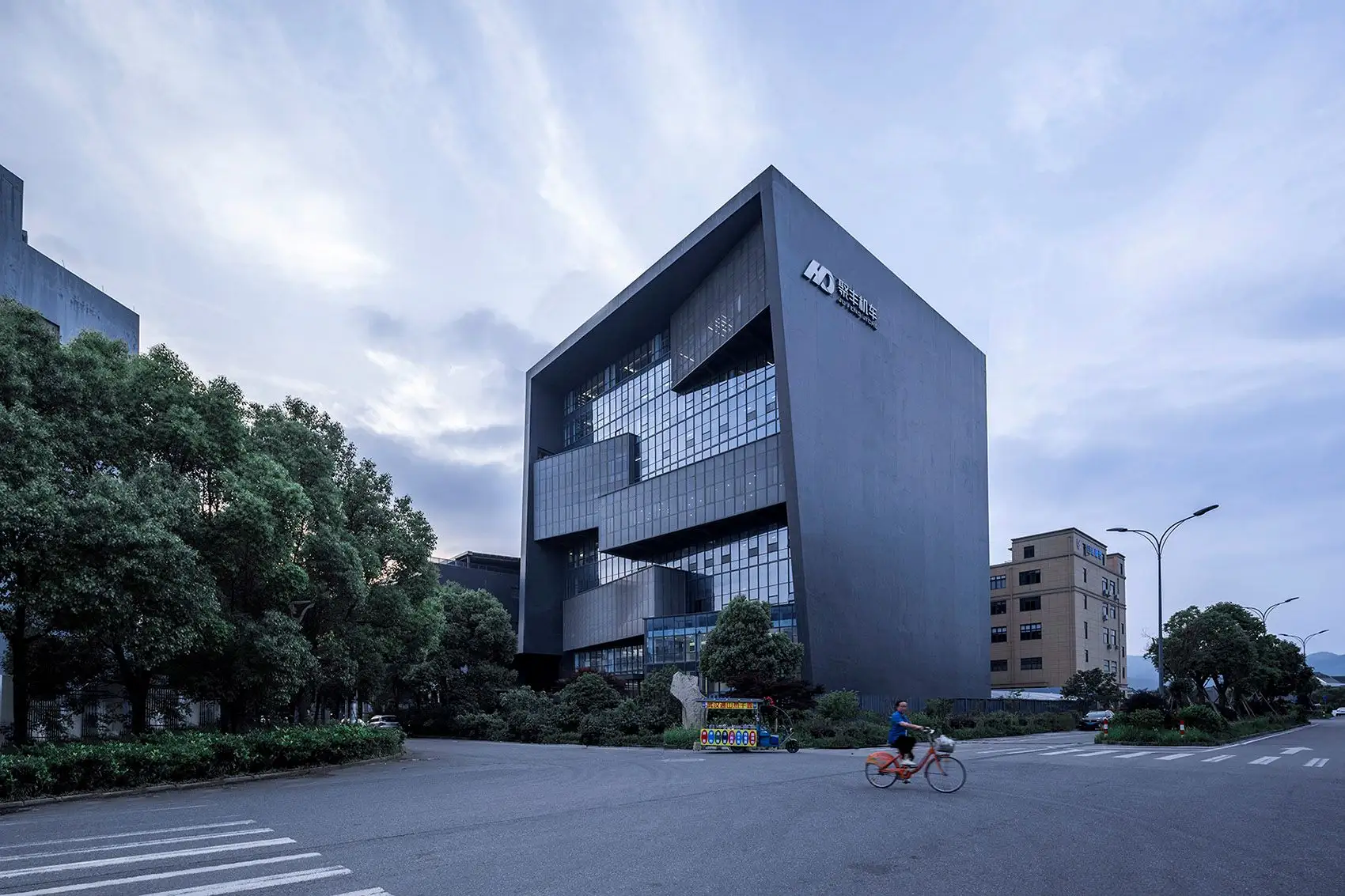 台州聚丰机车总部，浙江 hyperSity建筑事务所_02_6.webp