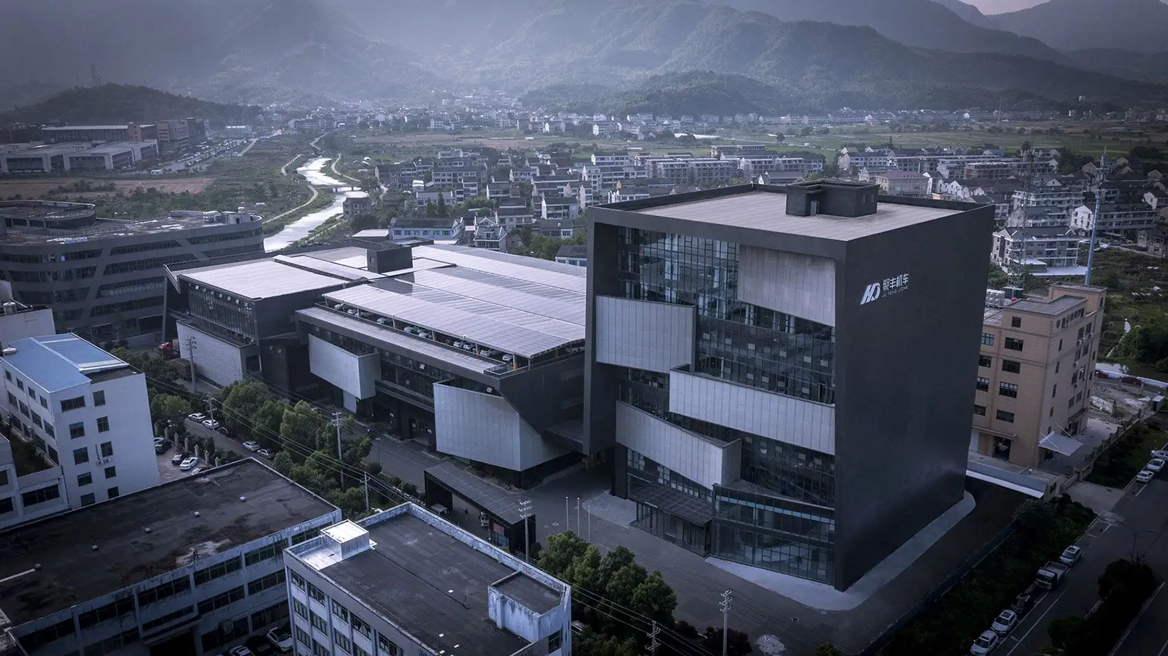 台州聚丰机车总部，浙江 hyperSity建筑事务所_03.webp