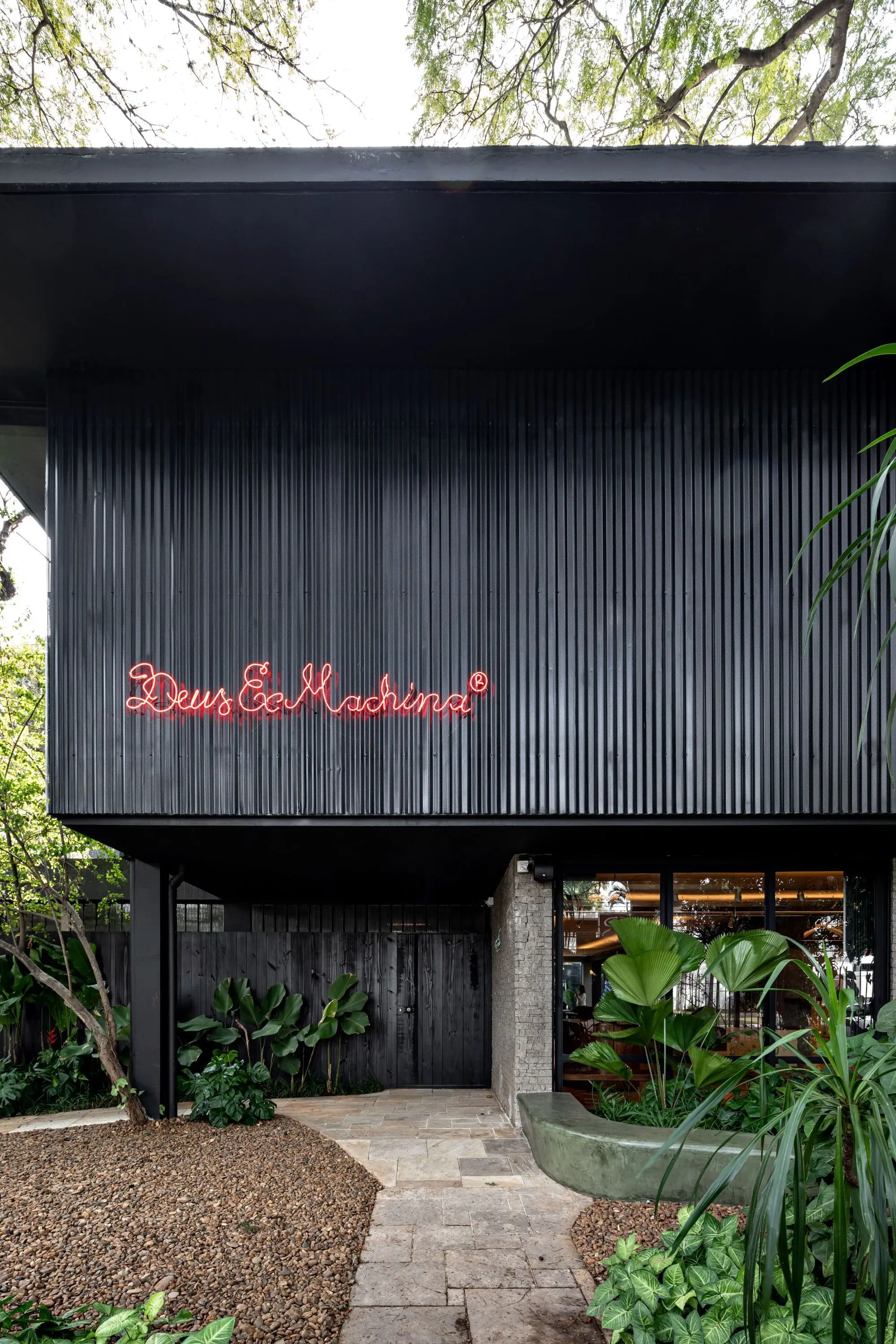 Deus Ex Machina 门店 Meireles   Pavan Arquitetura_1180415_1.webp