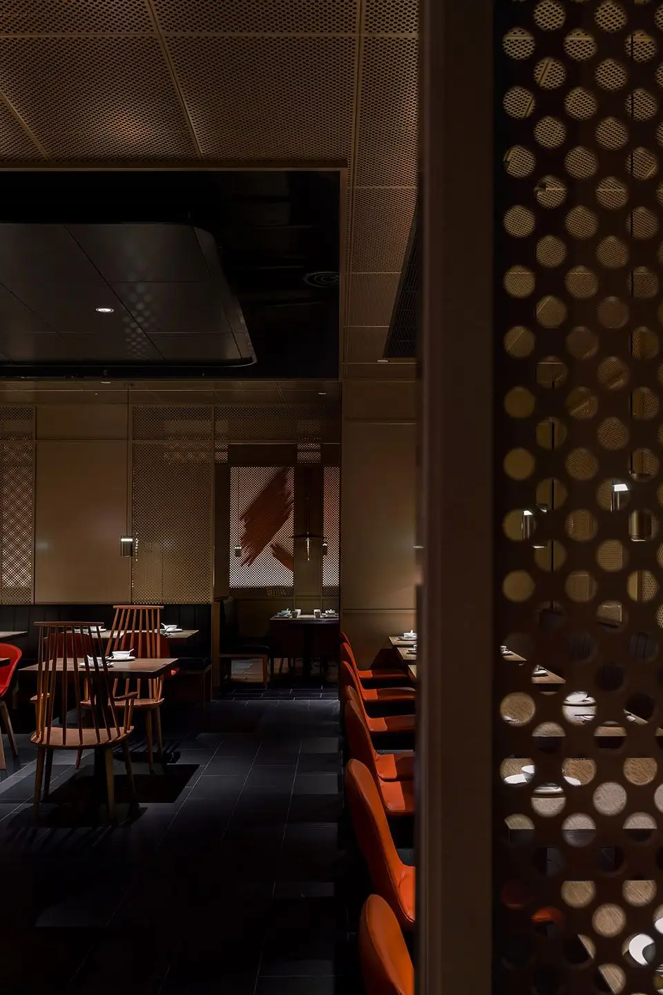 小炳胜餐厅（广州天寰广场店） EDISON  ELVIS DESIGN OFFICE_11.webp