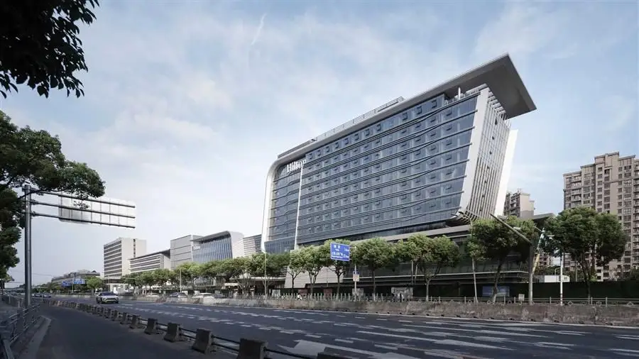上海新虹桥灿辉希尔顿五星级酒店丨一幅展现流线与速度感的立面画卷---三益中国_10443_9.webp