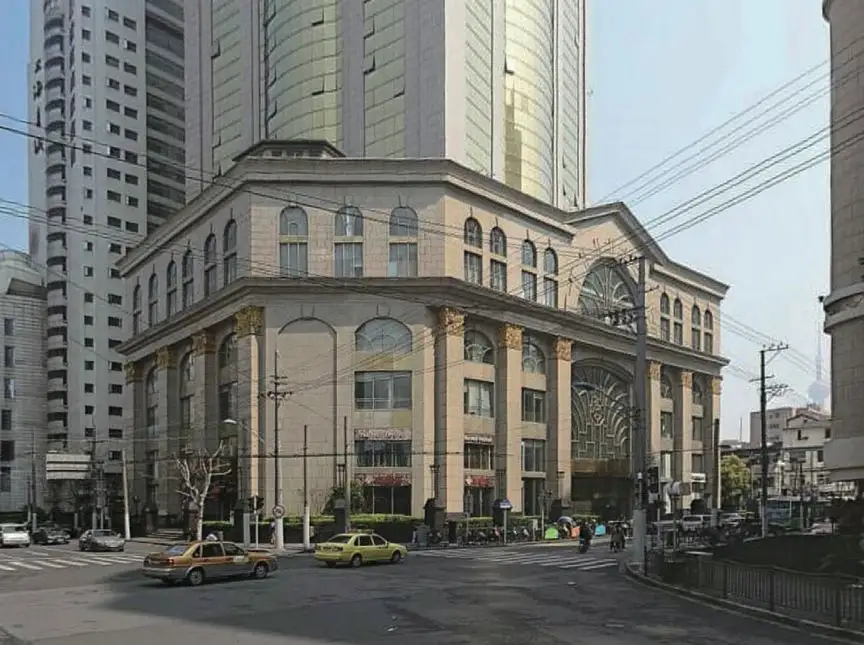 上海世界贸易大厦： 黄浦江畔老旧楼宇变身现代商务空间_9092_4.webp