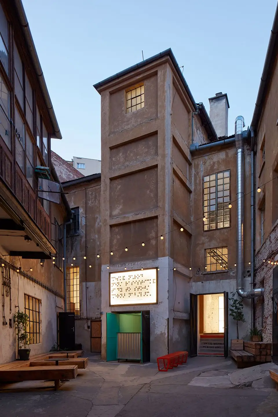 Distillery文化办公空间，捷克 KOGAA Studio_02.webp