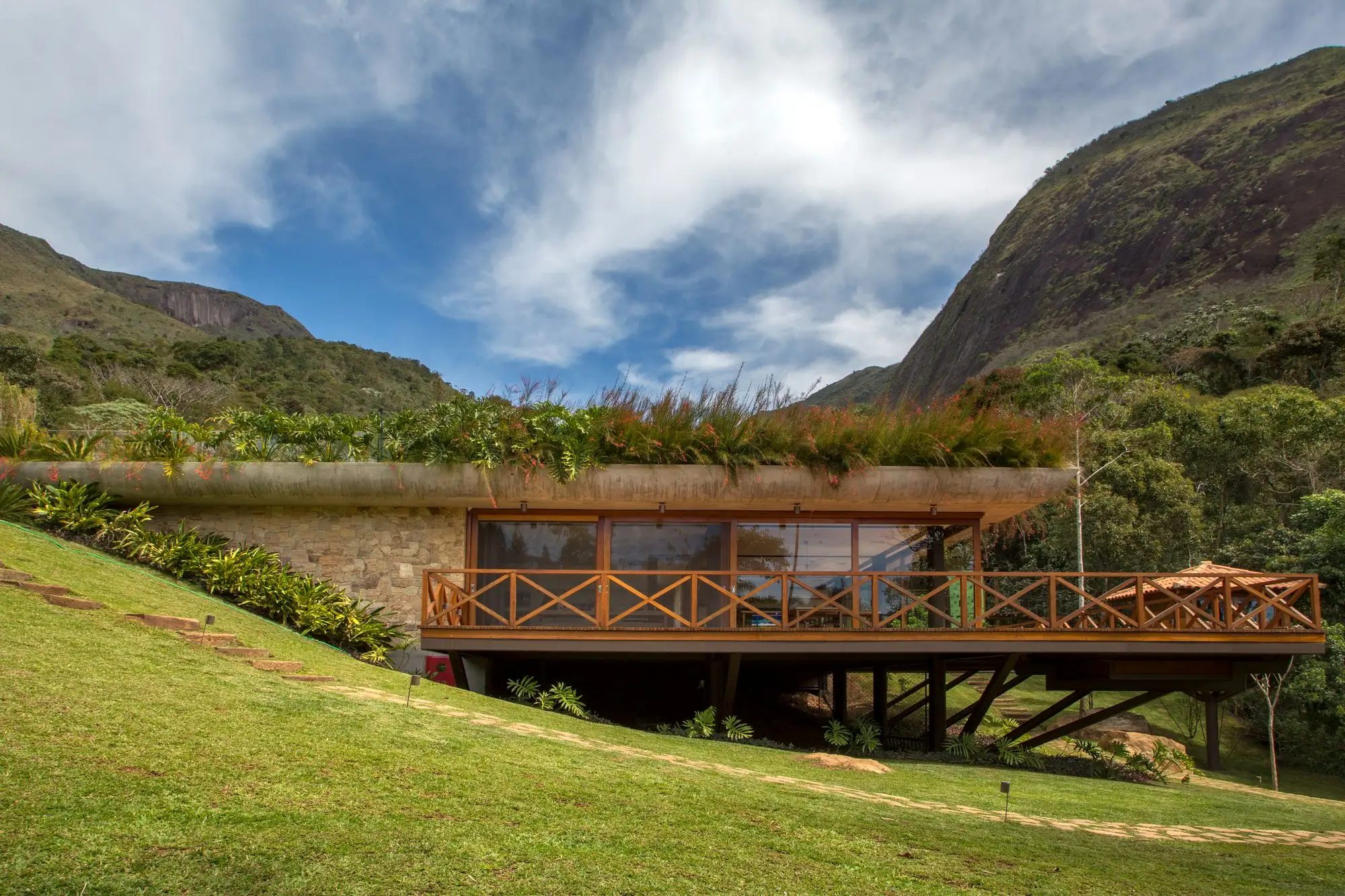GN 住宅 Miguel Pinto Guimarães 建筑事务所_1177555_1.webp
