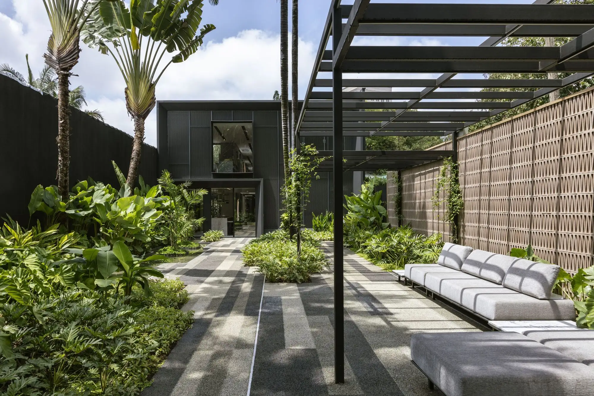 Idália 门店 Vivian Coser Arquitetos Associados_1178284_1.webp