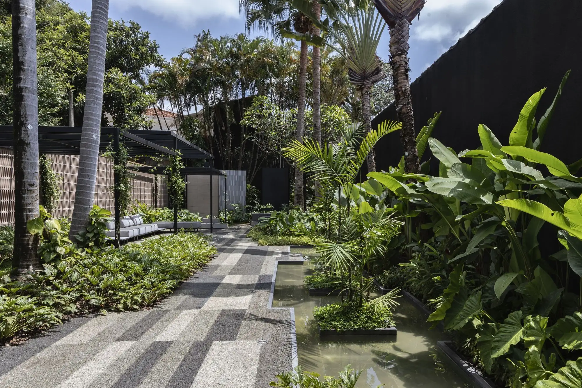 Idália 门店 Vivian Coser Arquitetos Associados_1178284_4.webp