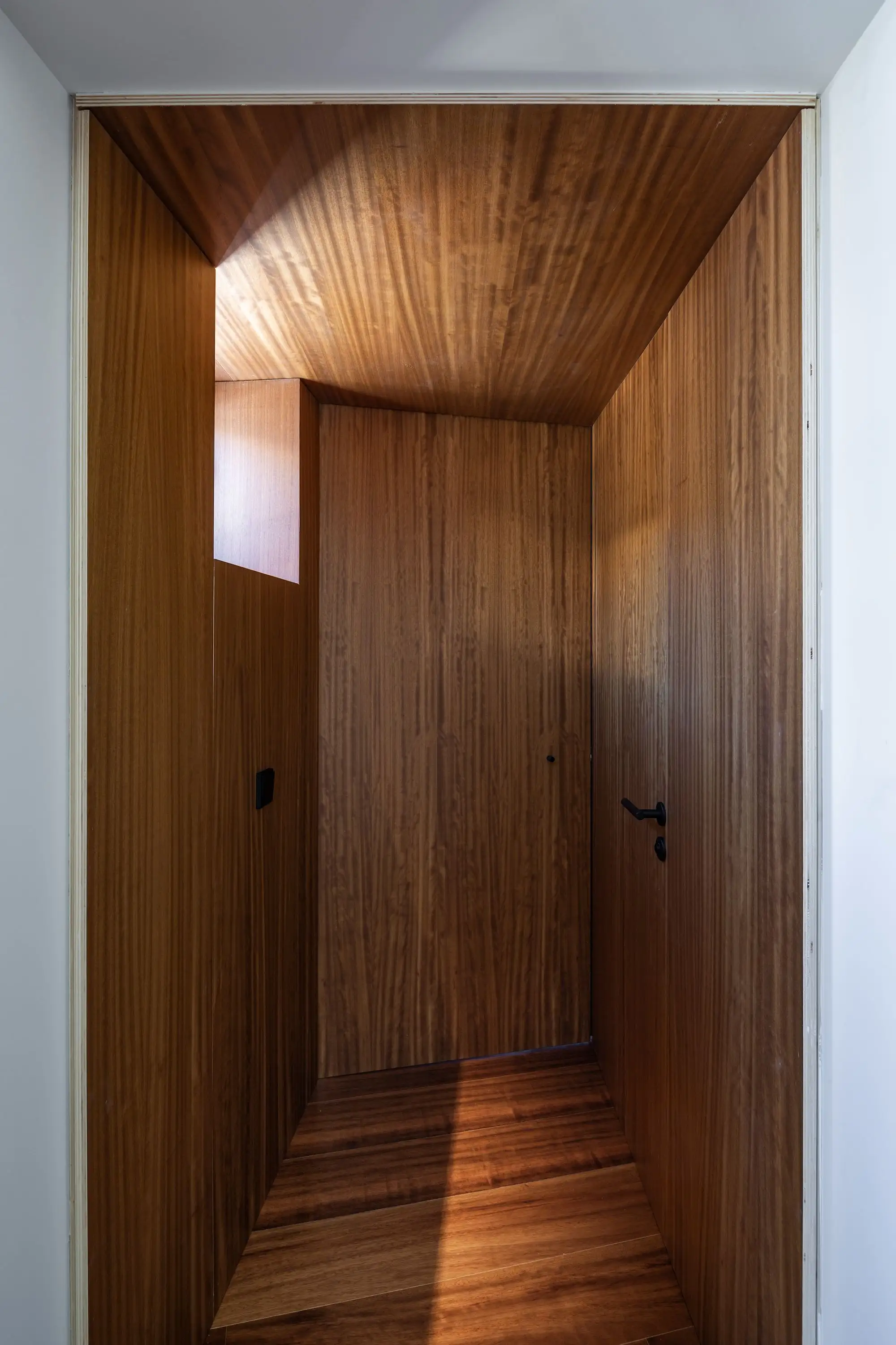 J2Em – 转角公寓改造 MID estudio_1177543_18.webp