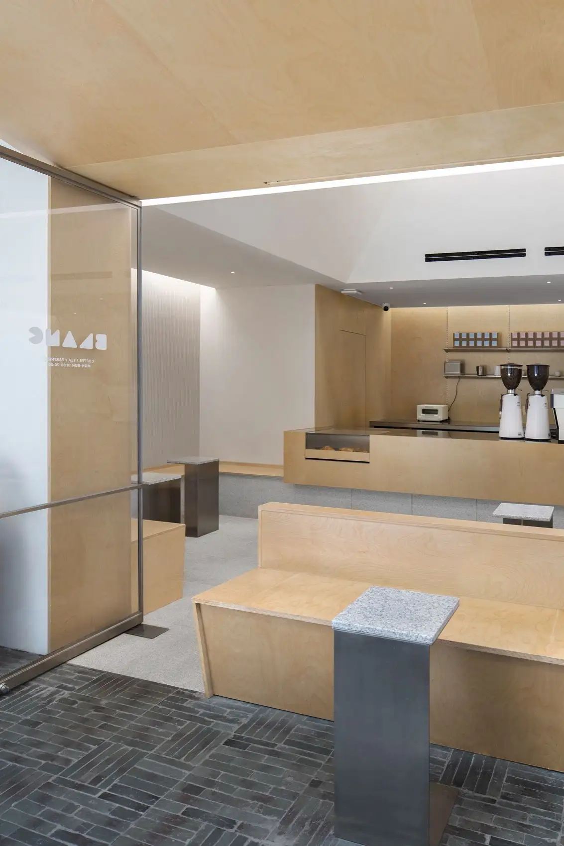 BLANC COFFEE白蓝可咖啡，上海 R.A.W.设计工作室_07.webp