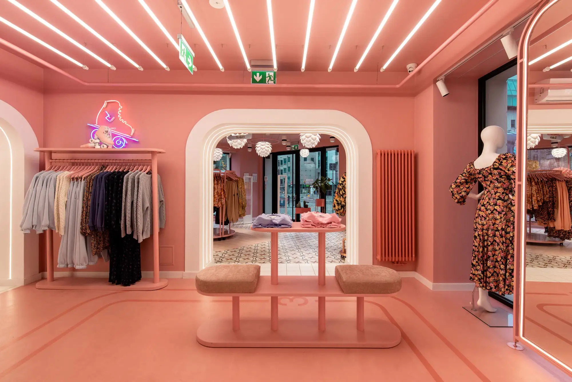 LAURELLA 服装店 mode lina architekci_1178914_1.webp