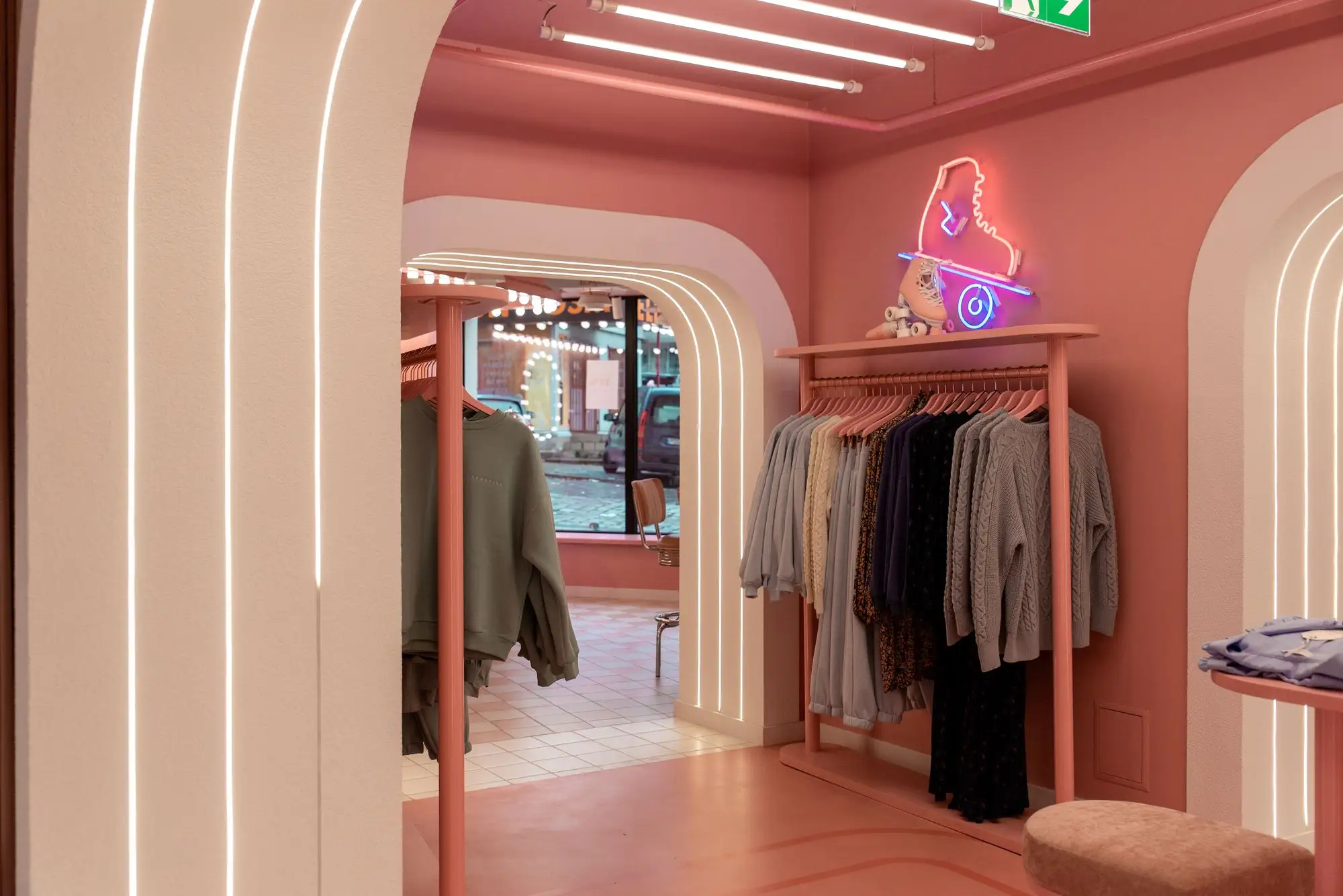 LAURELLA 服装店 mode lina architekci_1178914_10.webp