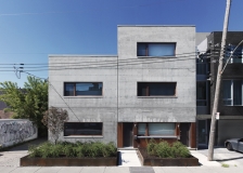 里外是墙的小屋