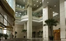 上海世界贸易大厦： 黄浦江畔老旧楼宇变身现代商务空间_9092_8
